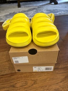 UGG Kids Bright Yellow Padded Foam Slide Sandals with Back Strap